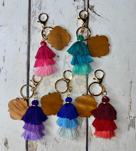 Personalized Tassel Keychain with Clover-Shaped Pendant
